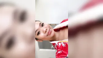 VinaSkyy onlyfans Naughty kurva fucks pussy