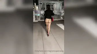 Veronica Perasso onlyfans Gorgeous babe shows curvy shape