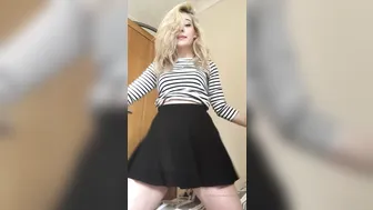 KittyCashew onlyfans Busty lady shows off her charms