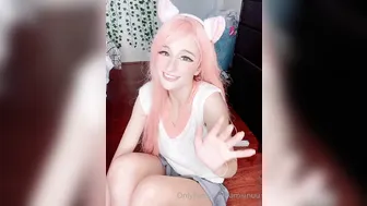 amiiinuu onlyfans takes off her clothes