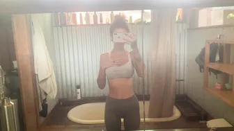 Ava aka avafae Slender friends masturbating pussies