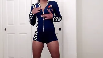 amialovesall19 Charming bitch caresses big tits