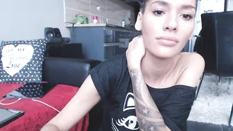 laddyk Fascinating chick masturbates juicy holes