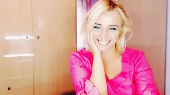 nicole8george Busty slut masturbates shaved cunt