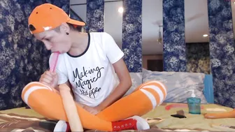 foxandfoxy Hot chick twirls big booty