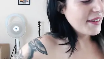 hotfitcouple10 Amazing babe jerking her shaved cunt