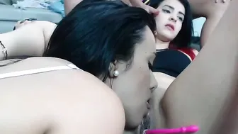 lilas_world Spicy chick fucks sex toy