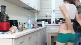 neverlose66 Crazy doll takes a bath