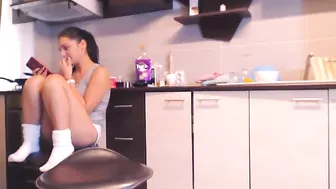 leeloo95 Runette moans loudly from masturbation