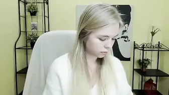 nikkishygirl tearing her tender pussy