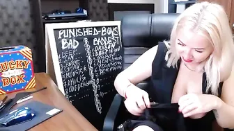 hiddencam Lustful bitch chatting in fries