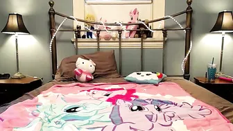 torikneehigh Pretty beauty took off her dress