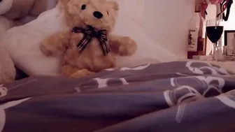 Sunhiee Black-haired beauty inimitably caresses herself