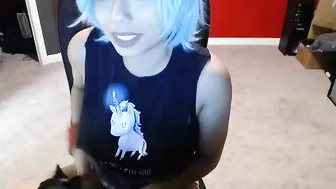 eleanor_rigby Gorgeous female licks dildo