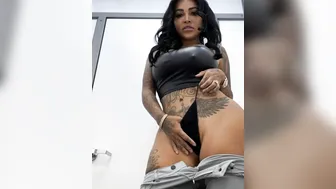 brittanya razavi onlyfans sweet ass and broken cap