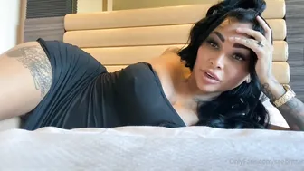 brittanya razavi onlyfans jerking on the bed