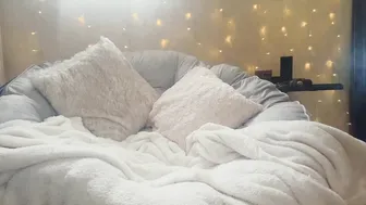 Kas, Skyiiah, itskasxo, itskaslol, sky wallace, skywallace onlyfans golden rain in a beer glass