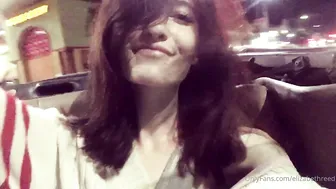 Elizabeth Reed, elizabethreed Crazy Curva gently pulls pussy