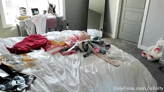 Alinity, Natalia Mogollon. Twitch personality onlyfans Slender lady with a tattoo shows her charms