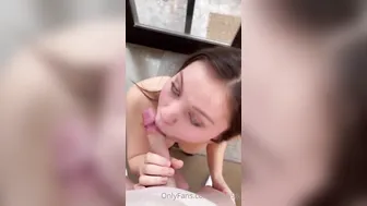 gdiva96  Juicy chick fucks herself in cunt