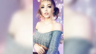 Victoria Fox ordered pizza and paid in kind