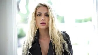 Summer Soderstrom, summersoderstrom Big breasted slut gently wrestles pussy