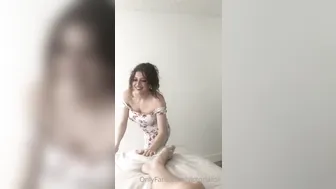 Victoria Fox Loud female squeals from a great handjob