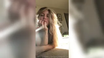 Nicole Aniston Dark skinned lady gently jerks her pussy