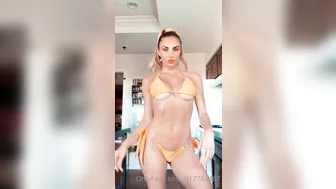 Miss Kenzie Ann, Mackenzie Thoma, misskenzieanne Sexy babe hammering herself in both slits