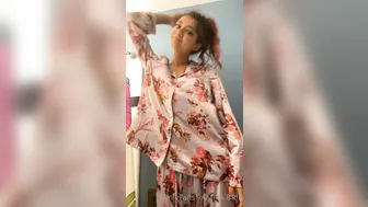 Amira Brie, Princess Amira B, brieamira Beautiful slut hard jerks off point