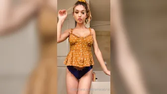 Amira Brie, Princess Amira B, brieamira Fascinating girl masturbating fingers