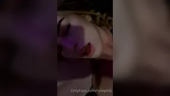 ryliepink, aleciaamaay, aleciaaaaaa onlyfans Sweet thing masturbates shaved cunt
