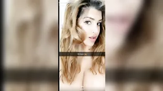 Emira Kowalska (Emira Foods) onlyfans Hot babe jerks off her shaved cunt