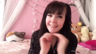 Feya Fern (feyafern aka Ittybittykath) onlyfans Mature Shlendra fucks her cunt with a sex toy