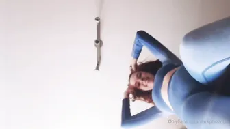 Dark Onyxx (darkonyxxx) onlyfans Spectacular skin cleaves the vagina with a large dildo