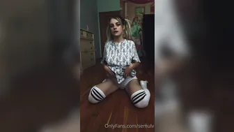 Anna, semulv, semulv Beauty caresses her tits and pussy