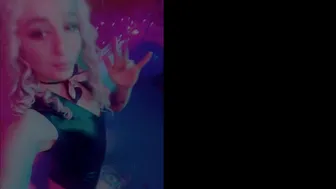 Alice Bong onlyfans Bitch with big ass turns on chic body