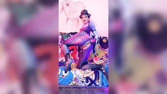 Alice Bong onlyfans Thick shmarina fucks herself with fingers