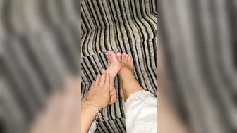 Bunnyrosex onlyfans Beauty is resting with pussy