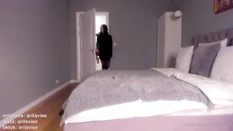 Anna aka arilaviee onlyfans Plump brunette masturbating pussy with her hand