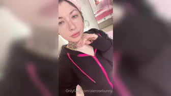 AleRoseBunny onlyfans Ass-ass female shaved with shaved slits