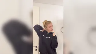 sarahardel onlyfans beauty sensually satisfies her pussy