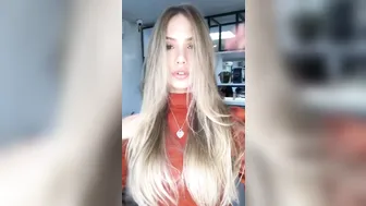 sarahardel onlyfans Lustful chick fingering pussy with sex toys
