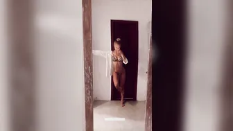 sarahardel onlyfans clear chick caresses the clitoris