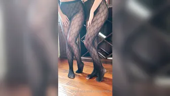 Riley Reid (rileyreidx3) onlyfans caresses his cap