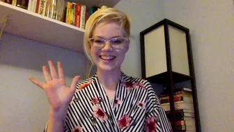 Pearl Sinclair onlyfans Age babe teases beautiful tits