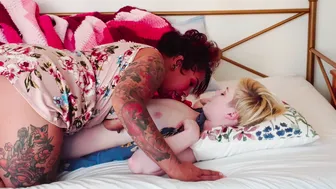 Pearl Sinclair onlyfans Fat bitch pulls pussy