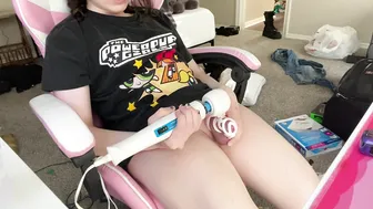 Maddie aka maddietwt onlyfans Blonde chick masturbates pussy