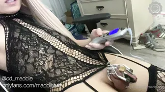 Maddie aka maddietwt onlyfans Appetizing babe shows her tits