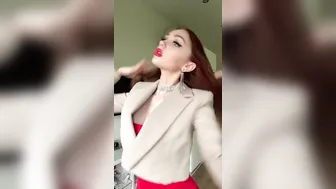 TheChantal onlyfans Kayfovaya Sterly richly pulls sex lips